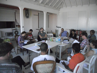Assemblée générale de L'Artocarpe en présence des deux résidents, Karim Bléus (Haïti) et Cristina Pucci (Italie) - Janvier 2012 à St François en partenariat avec le Cabinet Ferly