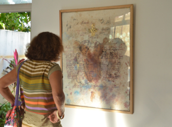 A visitor on the first floor, admiring Thierry Major's drawing.  L'Artocarpe (the tree) visible at the back! Photo: Ph. Virapin