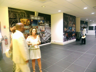 Hélène Valenzuela (right) in front of her wall-size images at the SyMEG