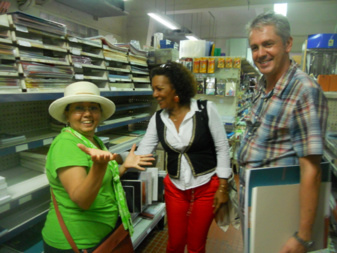 Meeting artist member Nikki Elisé and teacher Christophe Gorin at the art shop