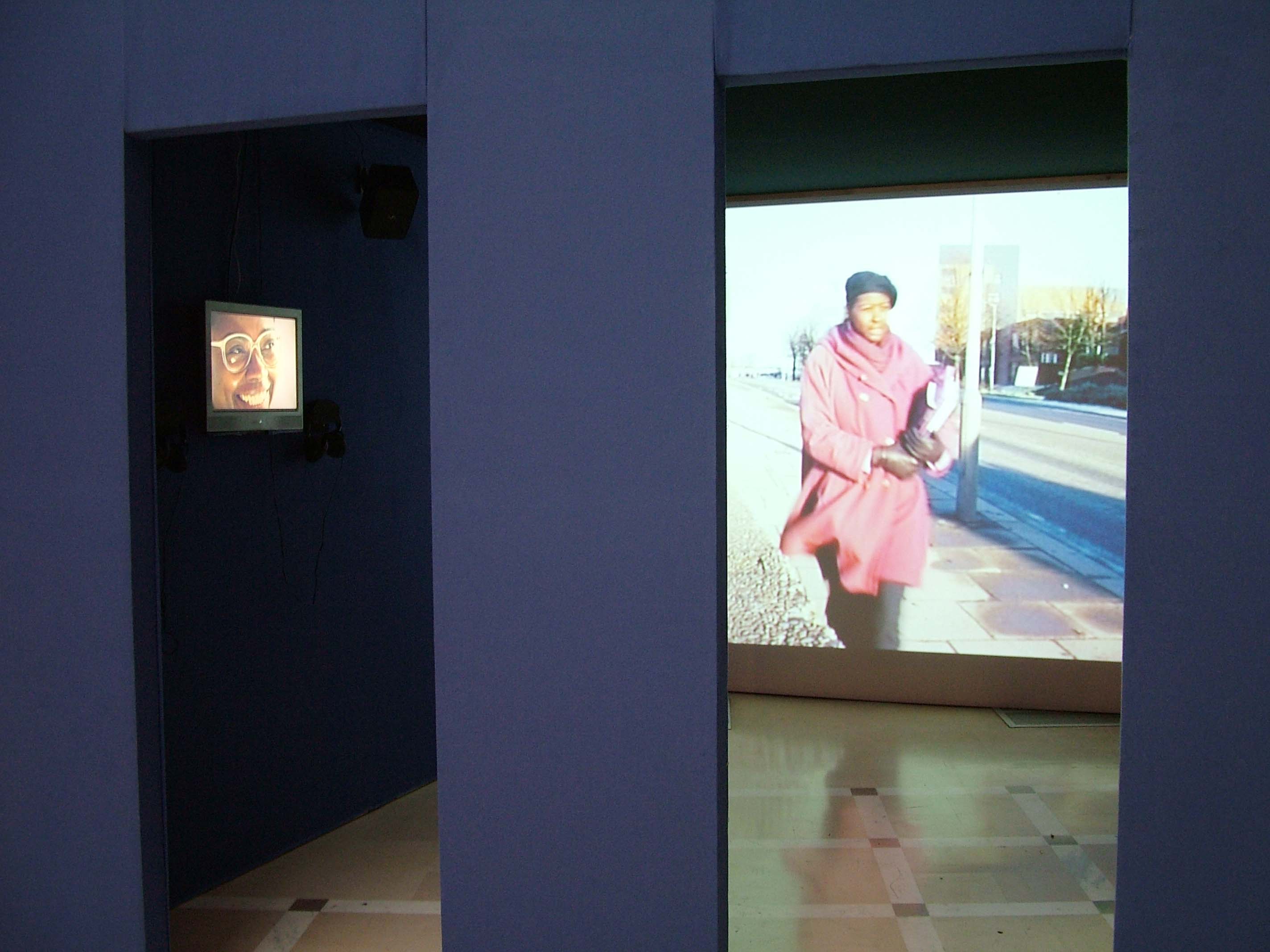 Exposition Latitudes 2004, Paris: Présentation des vidéos des Joëlle Ferly