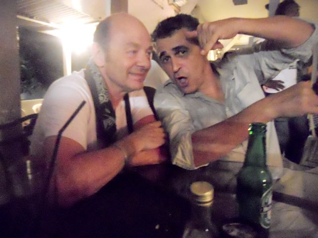 (A gauche) Serge Garnier (saxophoniste - Paris) à L'Artocarpe  en Juillet 2013 a retrouvé ses amis Guadeloupéens dont Philippe D'huy (guitariste), qui nous a quittés en 2014.